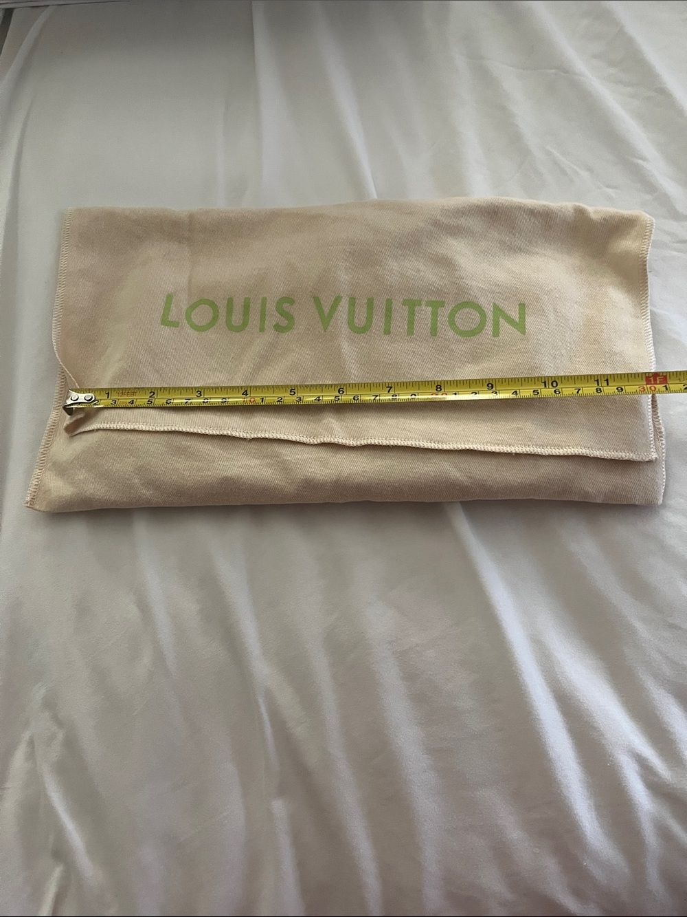 Louis Vuitton Beige Dust Bag with Green Logo Print - Picture 2 of 3